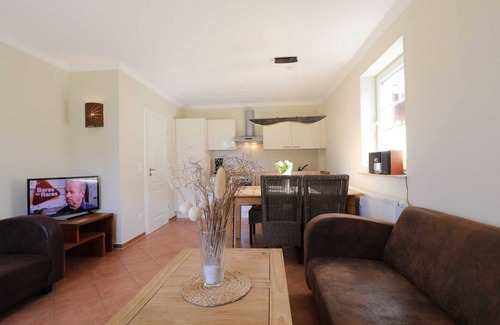 Tarnewitz Apartment | Beachside Retreat at Haus Glückstal with Ocean View