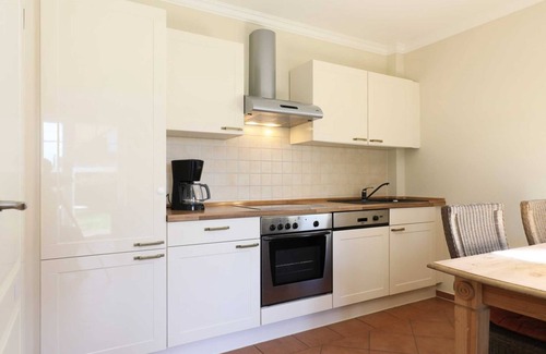 Tarnewitz Apartment | Beachside Retreat at Haus Glückstal with Ocean View