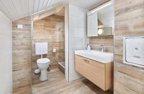 Hopfen am See Apartment | Scenic Haus Gohlke am See: Pet-Friendly with Ocean Views