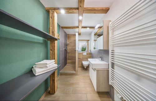 Hopfen am See Apartment | Scenic Haus Gohlke am See: Pet-Friendly with Ocean Views