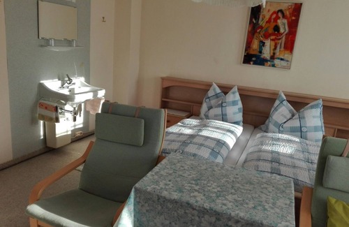 Doelsach Apartment | Relax at Haus Gomig in a Sunny Location with Kitchen Access