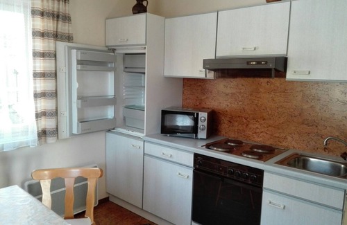 Doelsach Apartment | Relax at Haus Gomig in a Sunny Location with Kitchen Access