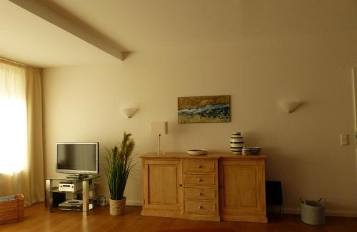 Wyk auf Foehr Apartment | Cozy Haus Halligblick Whg 20 with Oceanfront Pool