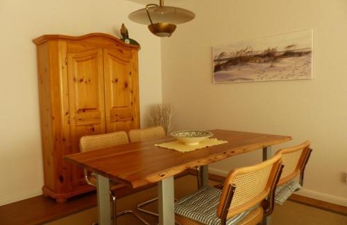 Wyk auf Foehr Apartment | Cozy Haus Halligblick Whg 20 with Oceanfront Pool