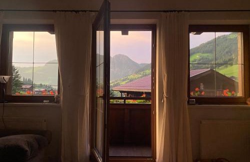 Inneralpbach Apartment | Pet-Friendly Retreat at Haus Hislop - Rated 9.3/10!