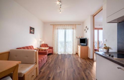 Schenna Apartment | Ideal Family Retreat at Haus Hohenrain with Pool Access