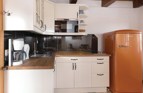 Eberau House | Unique 2 Bedroom Retreat in Gaas with Lake Views & Spa