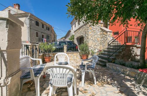 Plomin House | Seaside Retreat: Haus in Istrien with Ocean View & Dining