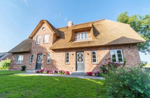 Oevenum House | Family-Friendly Getaway at Haus Inselurlaub Hausteil 1
