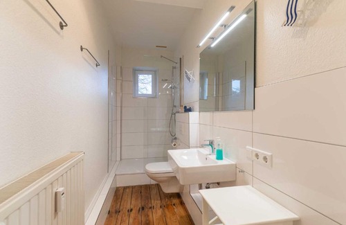 Doese Apartment | Discover Haus Kapitäns Villa: Child-Friendly Retreat