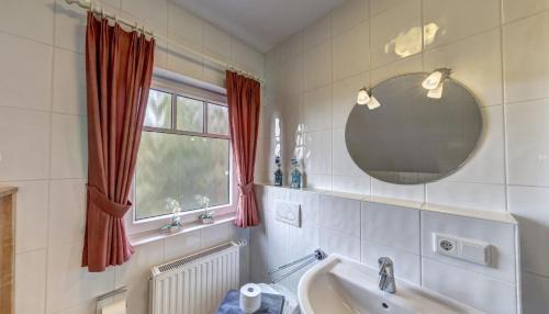 Nordseebad Burhave House | Relax at Haus Katamaran: Pet-Friendly Retreat by the Sea