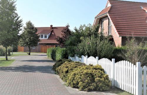 Nordseebad Burhave House | Relax at Haus Katamaran: Pet-Friendly Retreat by the Sea