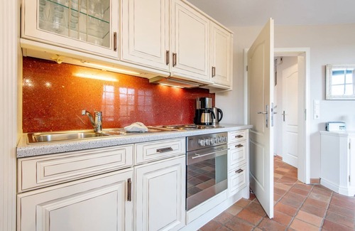 Morsum Apartment | Relax at Haus Kliffhues Whg. 4 - Cozy Retreat with Garden