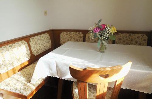 Durchholzen Apartment | Welcoming Haus Kurz Matthäus: Top-Rated Family & Pet Stay