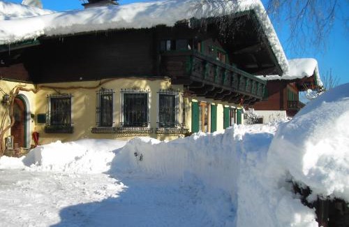 Sankt Martin bei Lofer Apartment | Pet-Friendly Retreat at Haus Lena with Top Guest Ratings