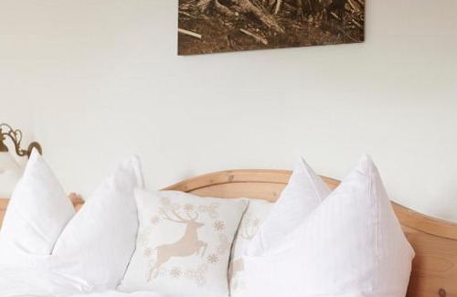 Groissenbach Hotel | Cozy Haus Lofertal: Pet-Friendly Retreat with Hot Tub