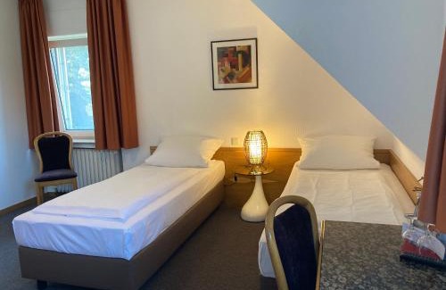 Schermbeck Hotel | Explore Haus Mühlenbrock: Family-Friendly with Dining Options