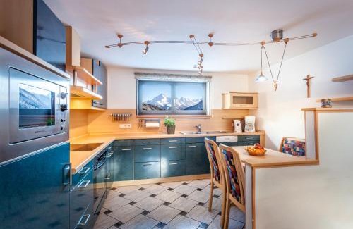 Vorderlanersbach Apartment | Discover Haus Michael: Family-Friendly Stay with Breakfast