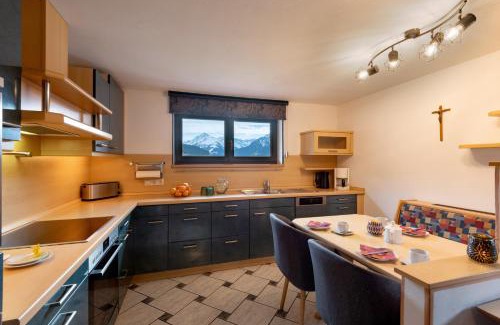 Vorderlanersbach Apartment | Discover Haus Michael: Family-Friendly Stay with Breakfast