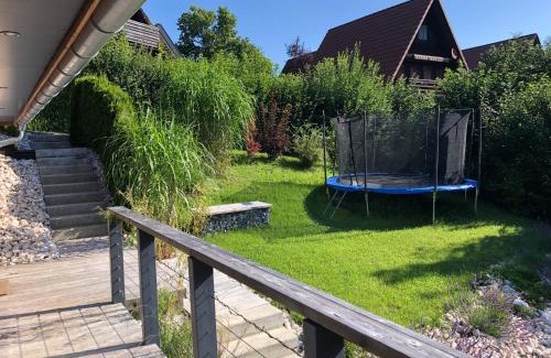 Feichten House | Scenic Haus mit Bergblick: Oceanfront Bliss & 9.7 Rating