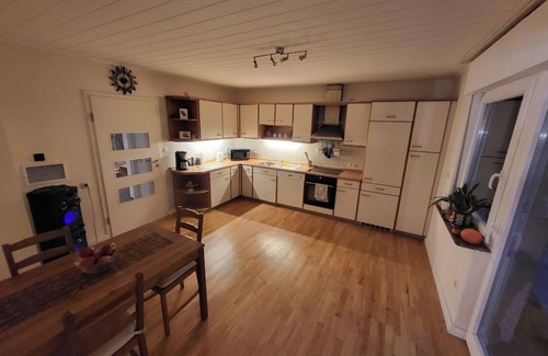 Dhron House | Scenic Retreat with Garden by the River and Hot Tub