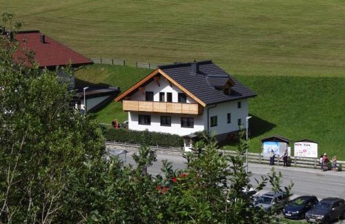 Lanersbach Apartment | Inviting Haus Mittergries: Family-Friendly with Hot Tub