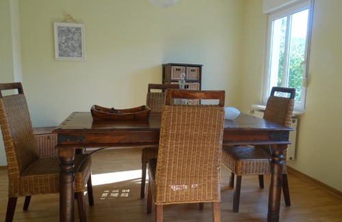 Zell Apartment | Pet-Friendly Getaway at Haus Moezelblik with Hot Tub