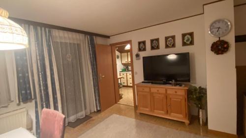 Spital am Pyhrn Apartment | Haus Nardin: Guest Rated 10/10 with Fireplace & Hot Tub