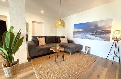 Sahlenburg Apartment | Cozy Haus Nordseebrandung FeWo 9 with Oceanfront Views
