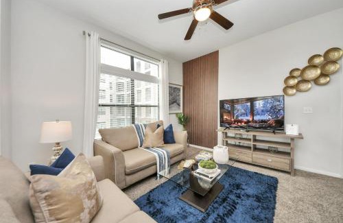 Braeswood Place Apartment | Convenient Getaway: Haus of Blues Near NRG & Downtown