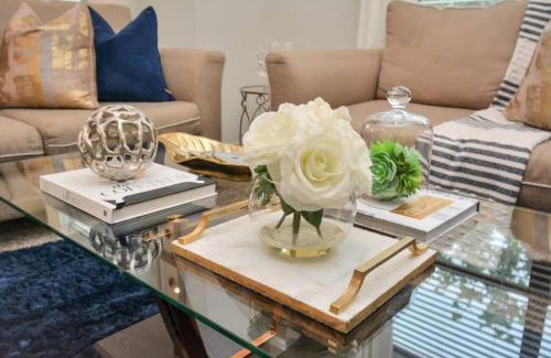 Braeswood Place Apartment | Convenient Getaway: Haus of Blues Near NRG & Downtown