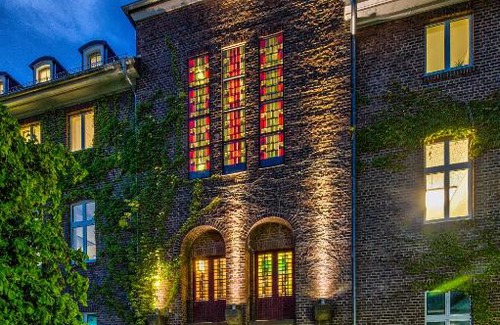Juelich Hotel | Pet-Friendly Haus Overbach: Family Comfort and Dining