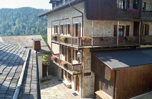 Sauris di Sopra Apartment | Experience Comfort at HAUS PA 'SEFN "Accommodation" Above Clouds