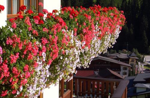 Vorderlanersbach Apartment | Unforgettable Stays at Haus Panorama - 4-Star Family Retreat