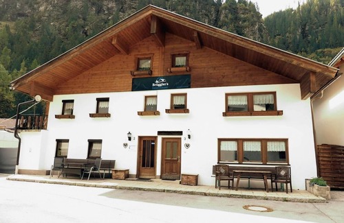 Sankt Leonhard im Pitztal Apartment | Family-Friendly Retreat at Haus Paula - Brüggler's Ferienhäuser
