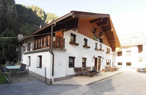 Sankt Leonhard im Pitztal Apartment | Family-Friendly Retreat at Haus Paula - Brüggler's Ferienhäuser