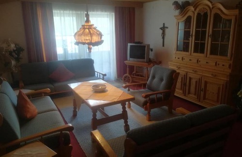 Mandarfen House | Discover Haus Pechtl: Pet-Friendly Retreat with Breakfast