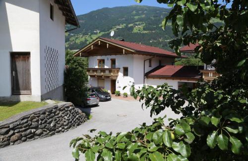 Zell am Ziller Apartment | Discover Haus Peter Schiestl: Family-Friendly Getaway