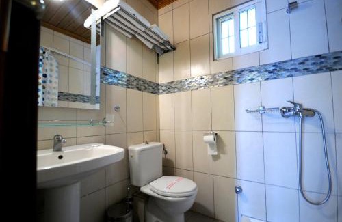 Vourvourou Apartment | Seaside Retreat at Haus Platanos Apartments & Bungalows