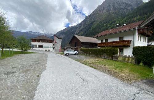 Feichten Apartment | Experience Haus Praxmarer: Top-Rated Stay with Breakfast