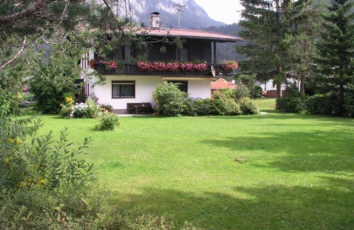 Weidach Apartment | Child-Friendly Getaway at Haus Rödlach-Arendt - Rated 9.4/10