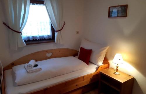Unteraurach Apartment | Exceptional Haus Reason: Pet-Friendly Stay with Breakfast