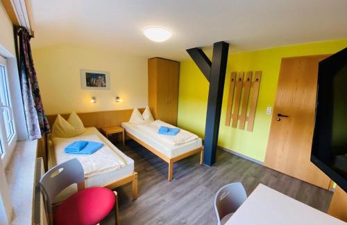 Siegmundsburg Hotel | Inviting Haus Rosenbaum Gruppenhaus: Pet-Friendly Retreat