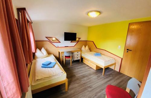 Siegmundsburg Hotel | Inviting Haus Rosenbaum Gruppenhaus: Pet-Friendly Retreat