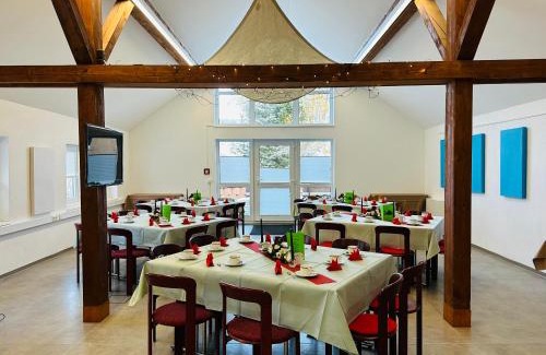 Siegmundsburg Hotel | Inviting Haus Rosenbaum Gruppenhaus: Pet-Friendly Retreat