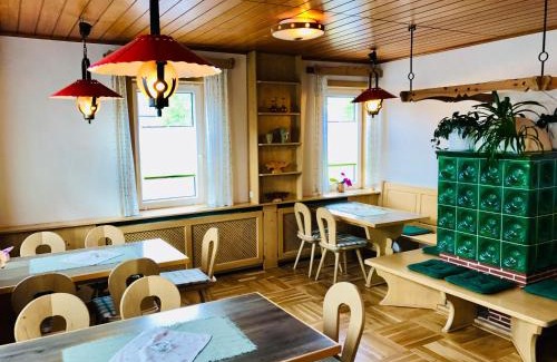 Siegmundsburg Hotel | Inviting Haus Rosenbaum Gruppenhaus: Pet-Friendly Retreat