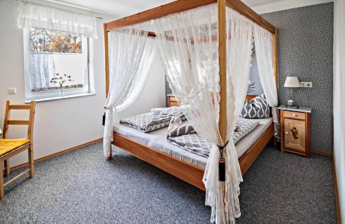 Bad Saulgau Apartment | Family-Friendly Getaway at Haus Ruther - Wohnung 1
