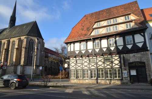 Halberstadt Bed & Breakfast | Pet-Friendly Retreat at Haus Sankt Florian: Family Amenities