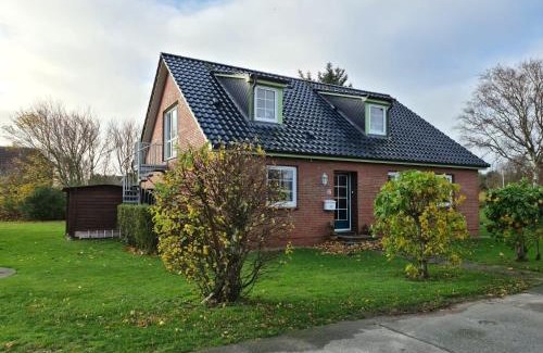 Utersum Apartment | Cozy Haus Schlüter: Pet-Friendly Oceanfront Retreat
