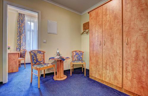 Zinnowitz Hotel | Seeblick Hotel Garni: Oceanfront Retreat with Pet-Friendly Perks